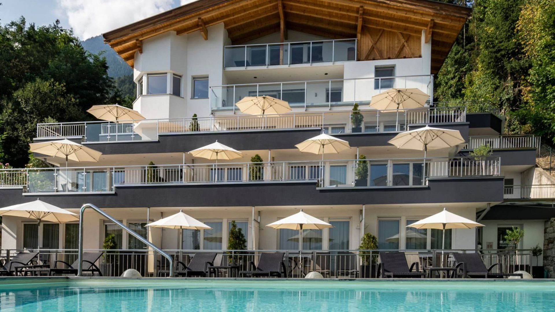 Urlaub Dorf Tirol Residence Lechner Pool